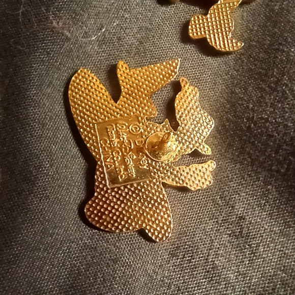 Vintage assortment of Disney pins - Picture 7 of 12